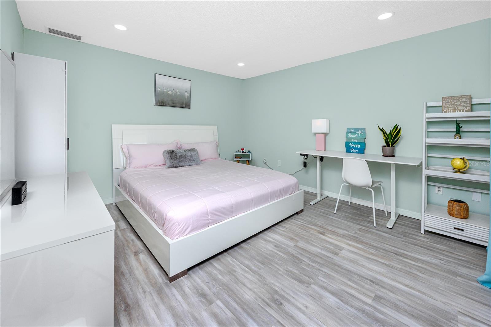 Image 19 of 44 For 607 Haven Place 607