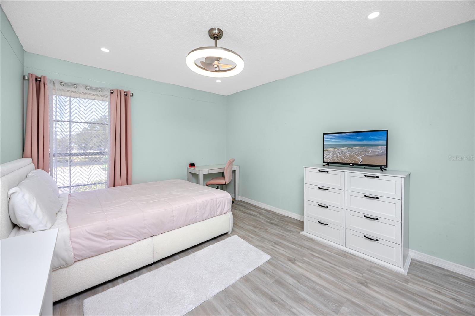 Image 27 of 44 For 607 Haven Place 607