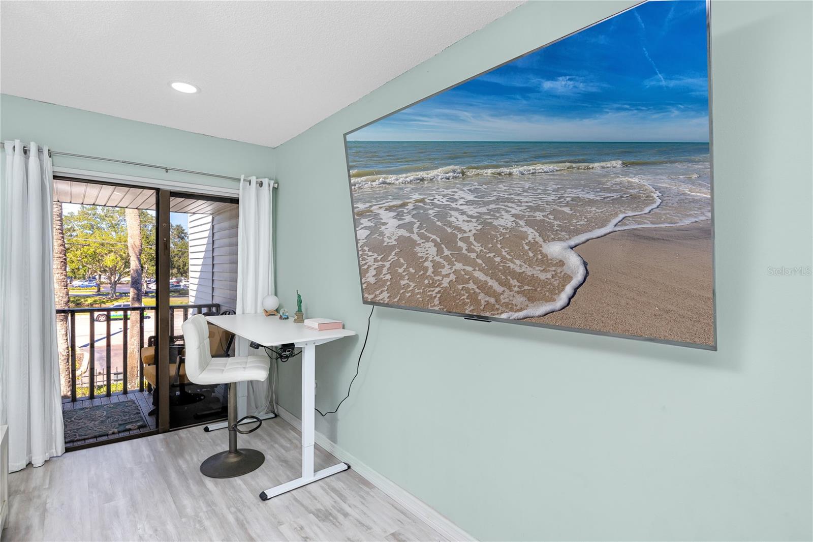 Image 31 of 44 For 607 Haven Place 607