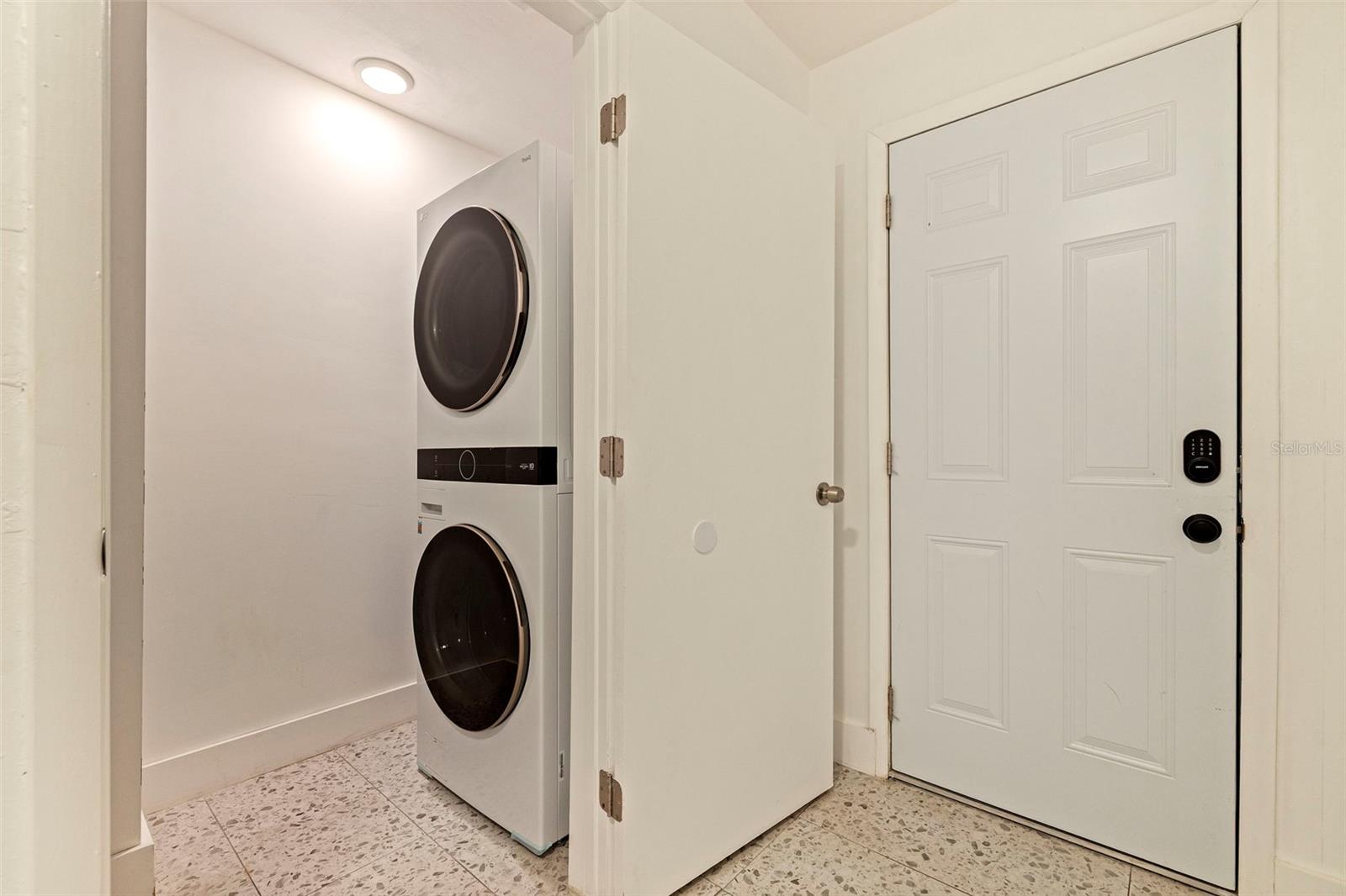 Image 33 of 43 For 2130 14th Avenue Sw