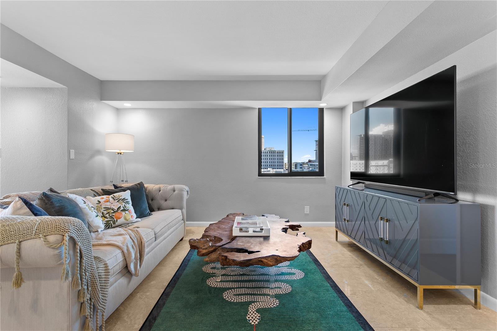 Image 11 of 53 For 201 Laurel Street 1006