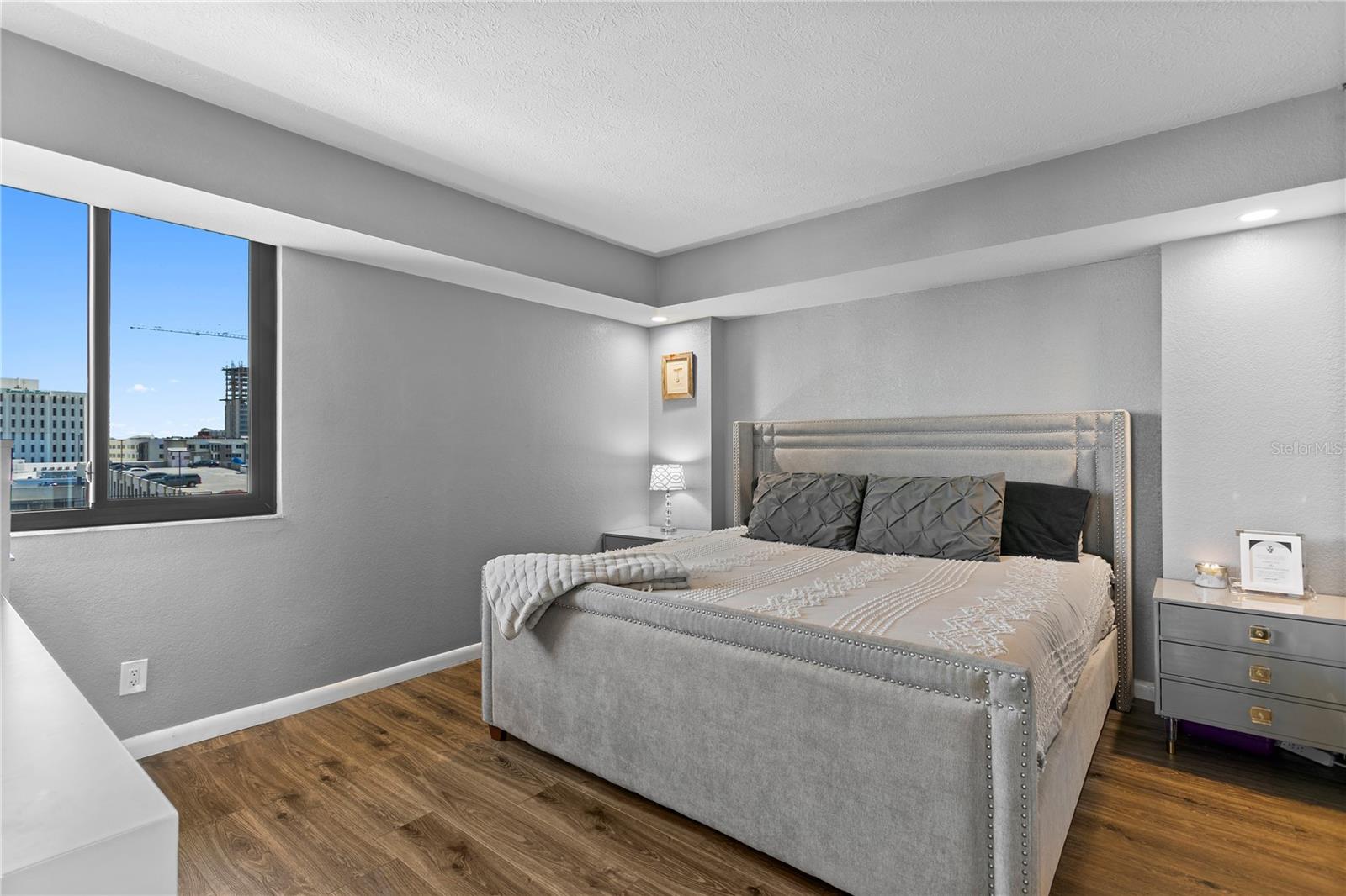 Image 13 of 53 For 201 Laurel Street 1006