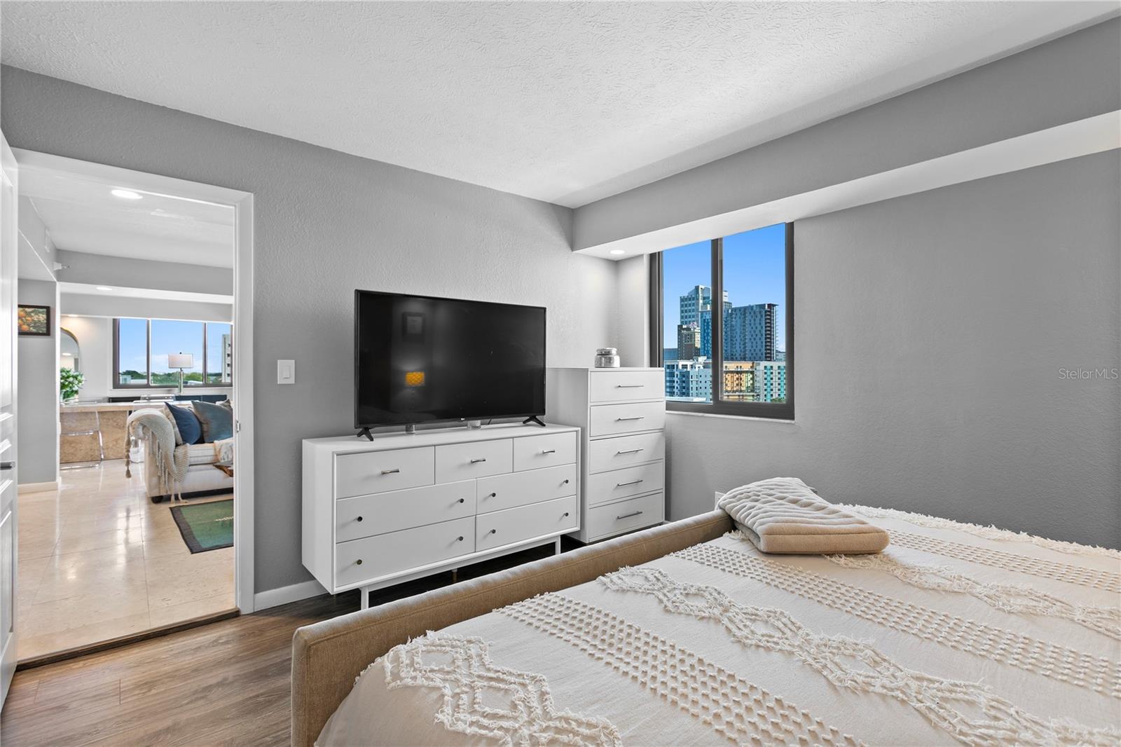 Image 14 of 53 For 201 Laurel Street 1006