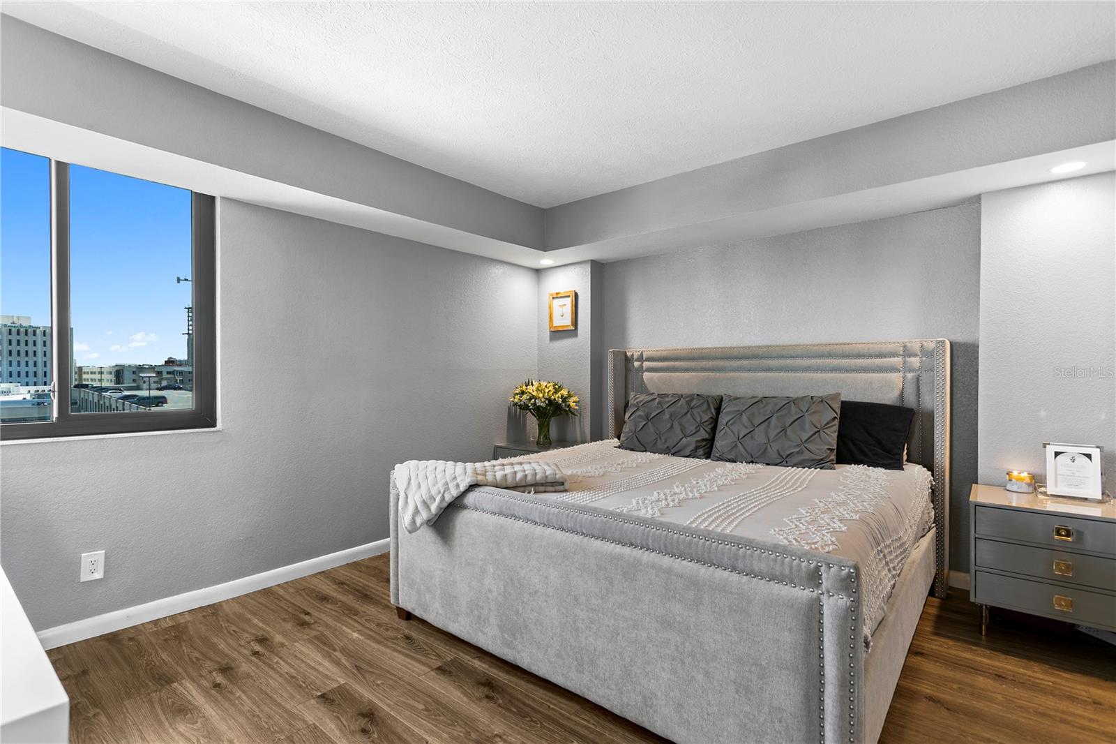 Image 16 of 53 For 201 Laurel Street 1006