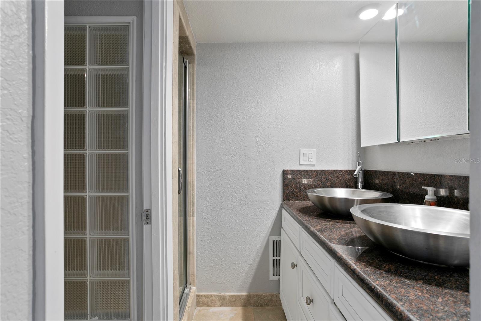 Image 18 of 53 For 201 Laurel Street 1006