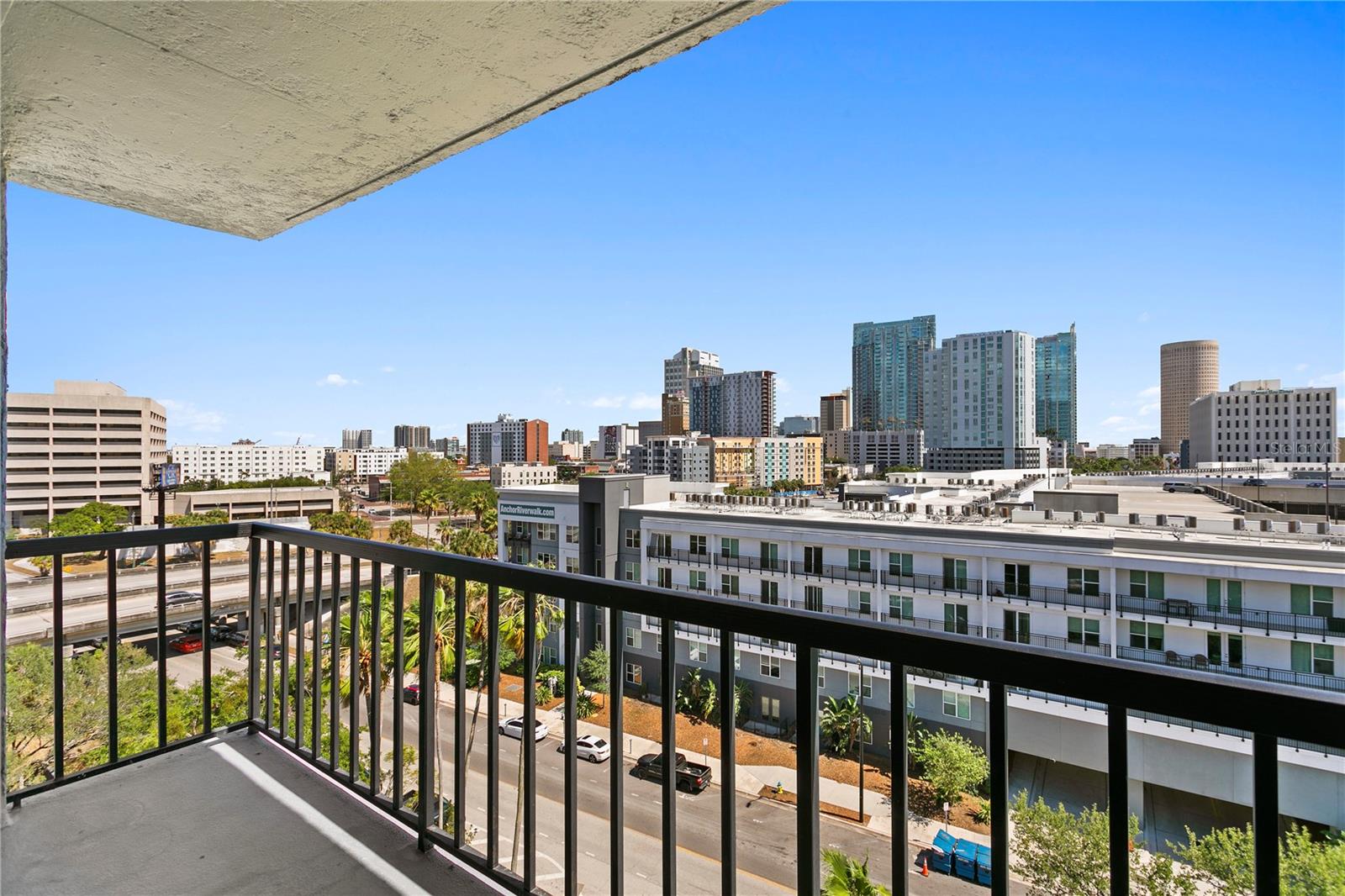 Image 32 of 53 For 201 Laurel Street 1006