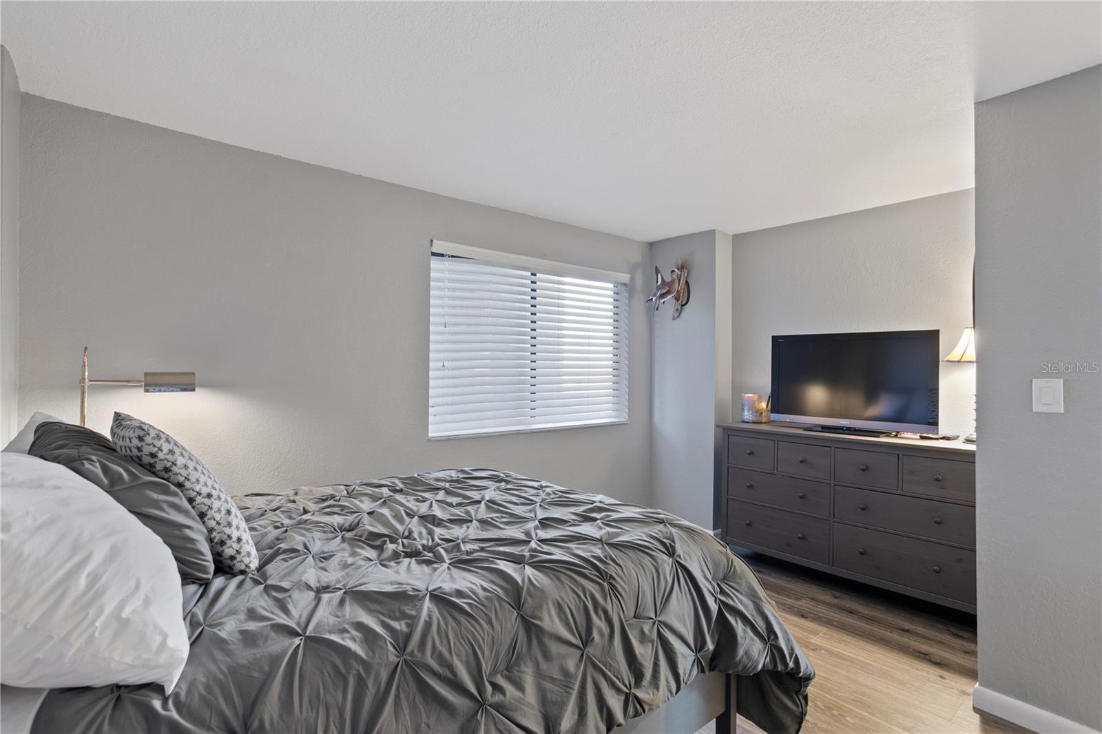 Image 34 of 53 For 201 Laurel Street 1006