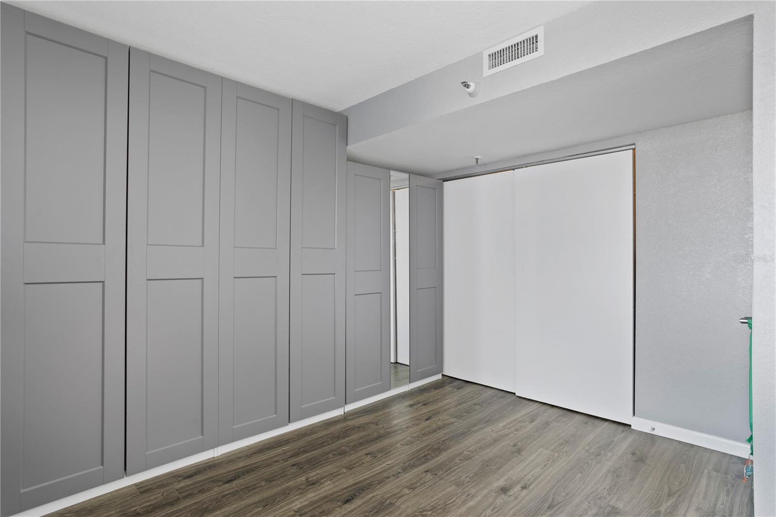 Image 37 of 53 For 201 Laurel Street 1006