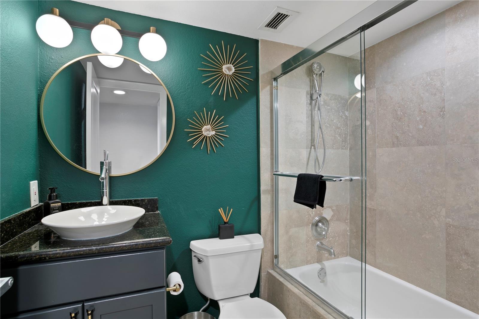 Image 38 of 53 For 201 Laurel Street 1006