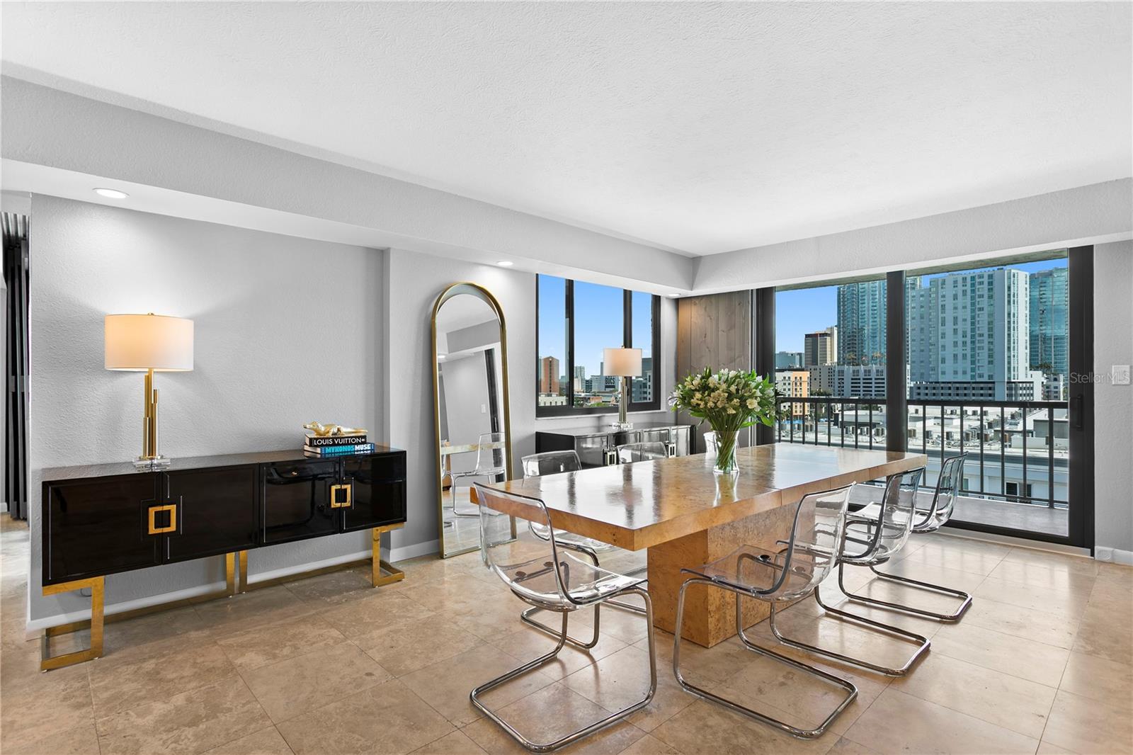 Image 4 of 53 For 201 Laurel Street 1006