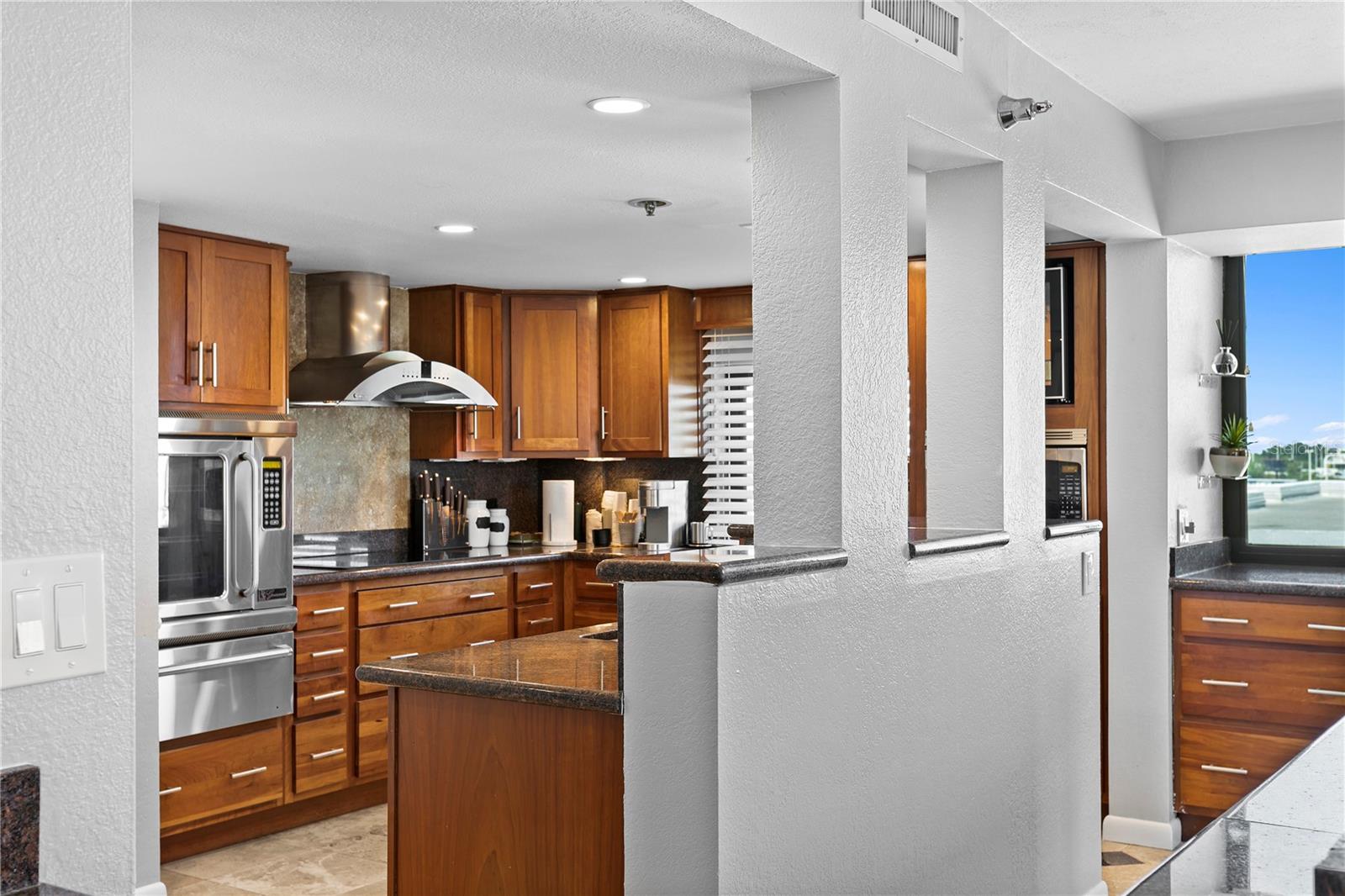 Image 42 of 53 For 201 Laurel Street 1006