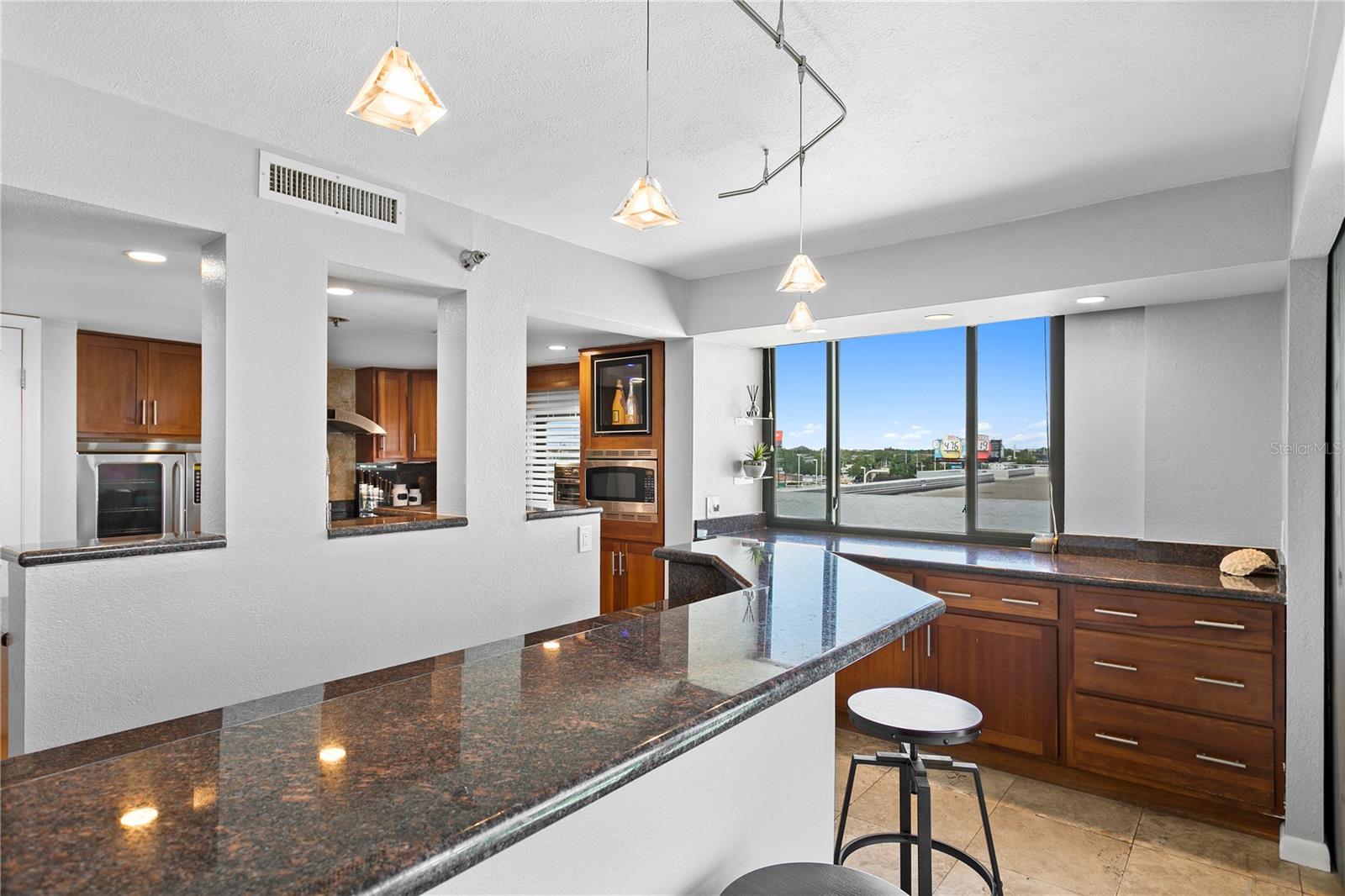 Image 43 of 53 For 201 Laurel Street 1006