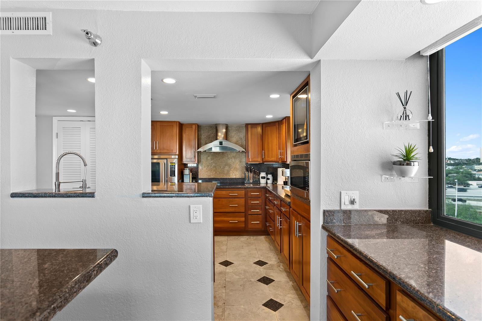 Image 49 of 53 For 201 Laurel Street 1006