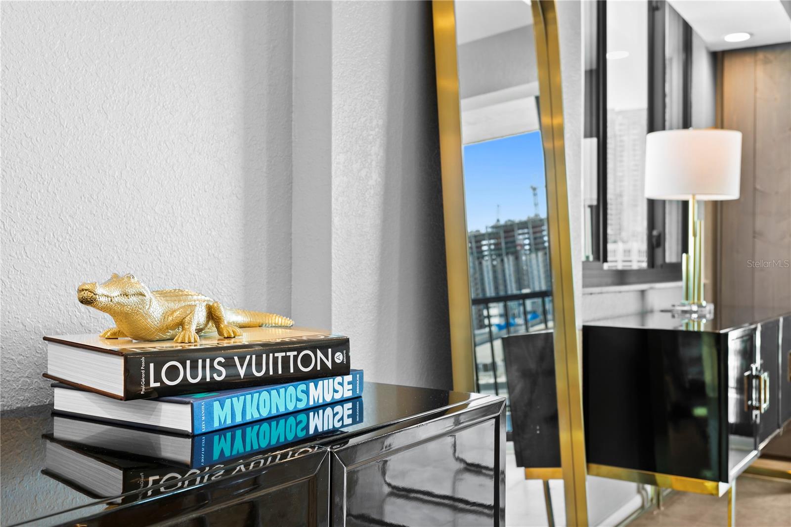 Image 6 of 53 For 201 Laurel Street 1006