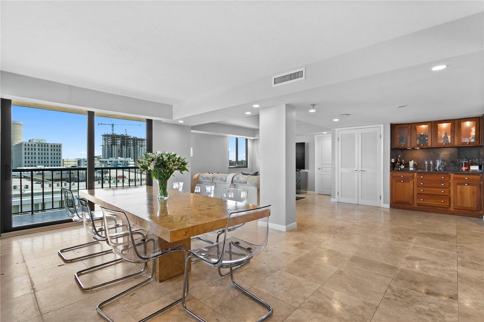 Image 7 of 53 For 201 Laurel Street 1006