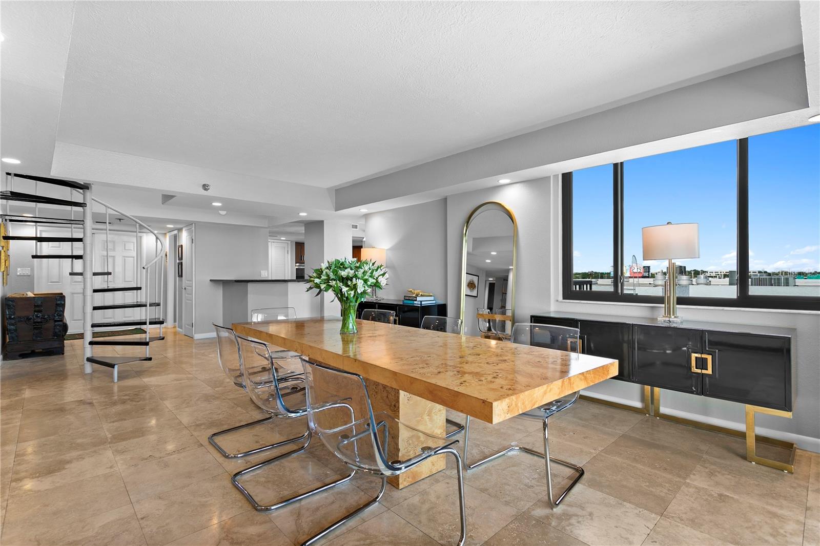 Image 8 of 53 For 201 Laurel Street 1006