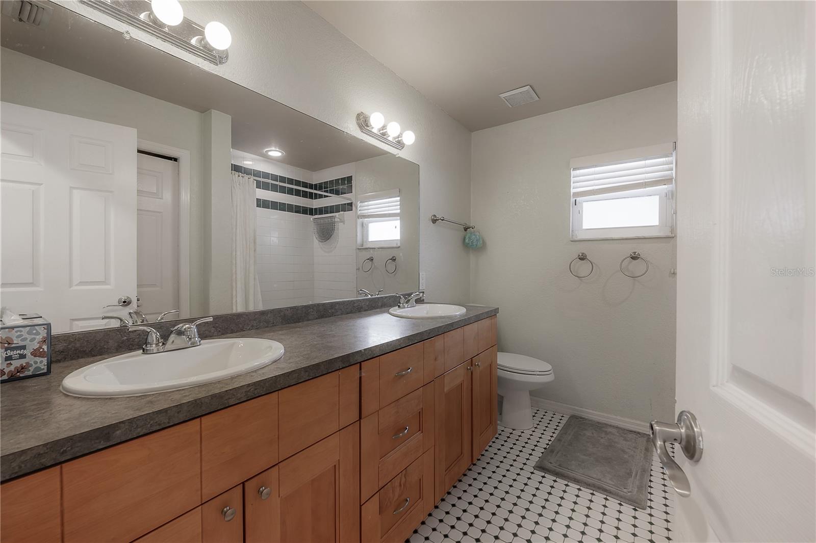 Image 33 of 47 For 2637 Westview Court