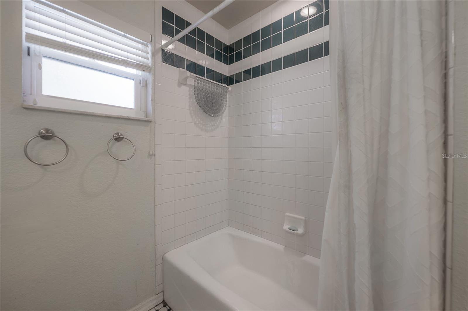Image 34 of 47 For 2637 Westview Court