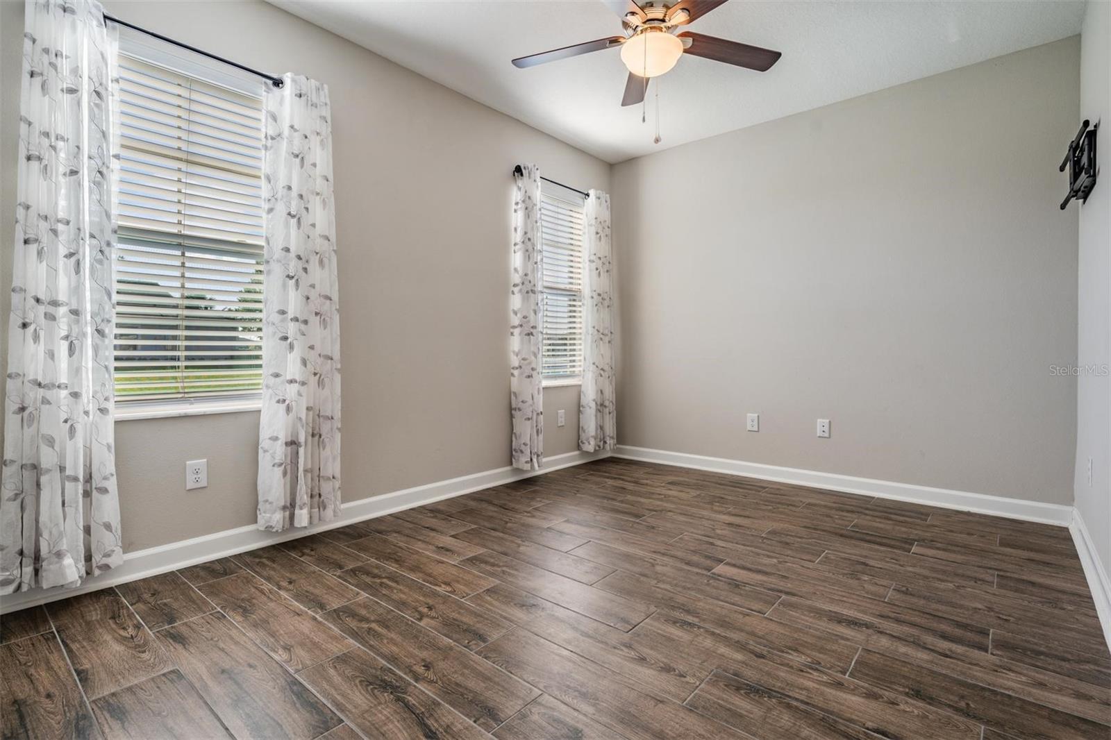 Image 17 of 100 For 10448 Echo Dock Loop