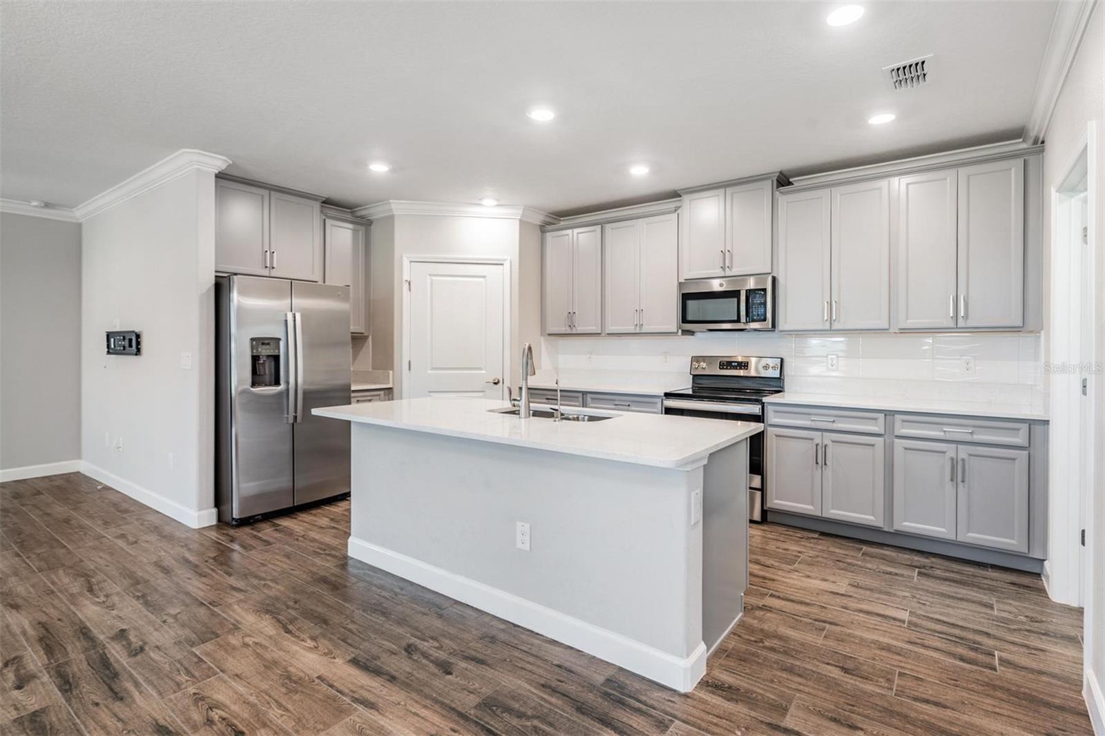 Image 32 of 100 For 10448 Echo Dock Loop