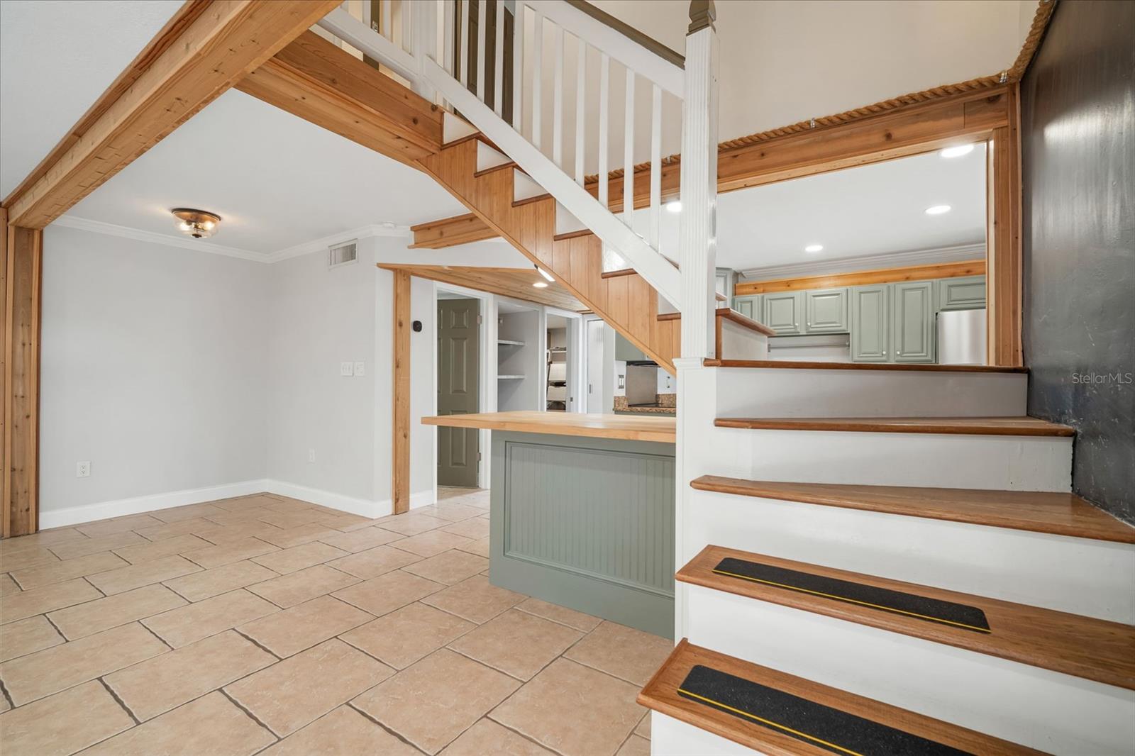 Image 14 of 52 For 4321 Harbor House Drive