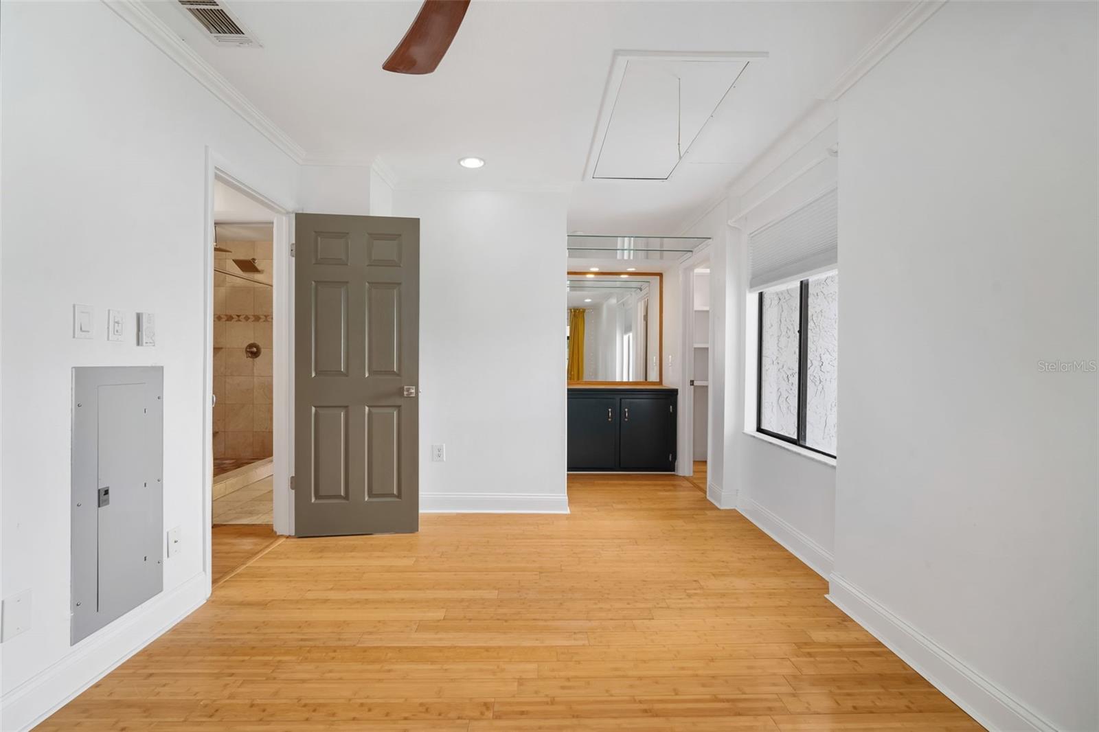 Image 18 of 52 For 4321 Harbor House Drive