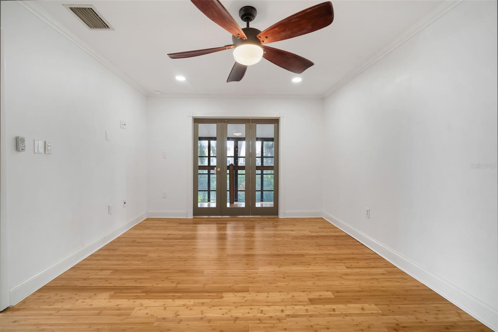 Image 25 of 52 For 4321 Harbor House Drive