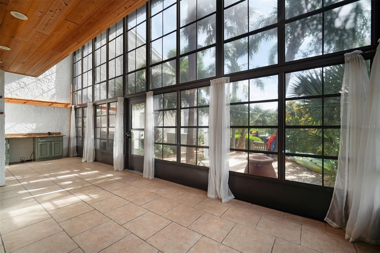 Image 34 of 52 For 4321 Harbor House Drive