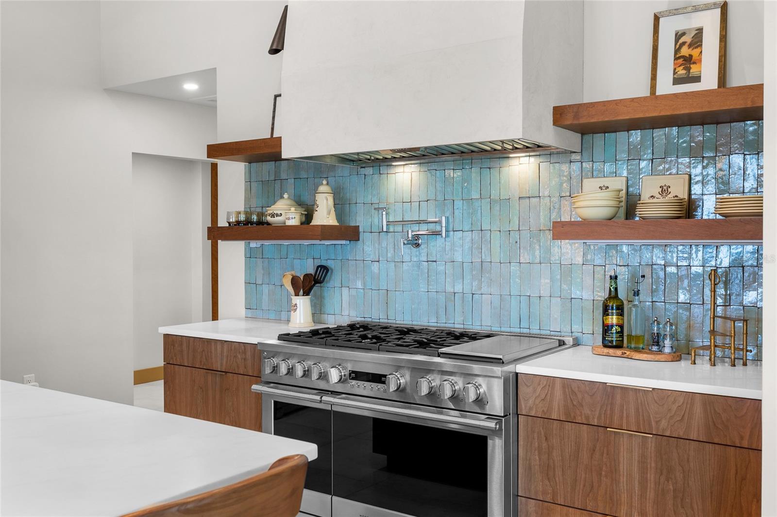 Listing photo id 10 for 515 Green Dolphin Drive S