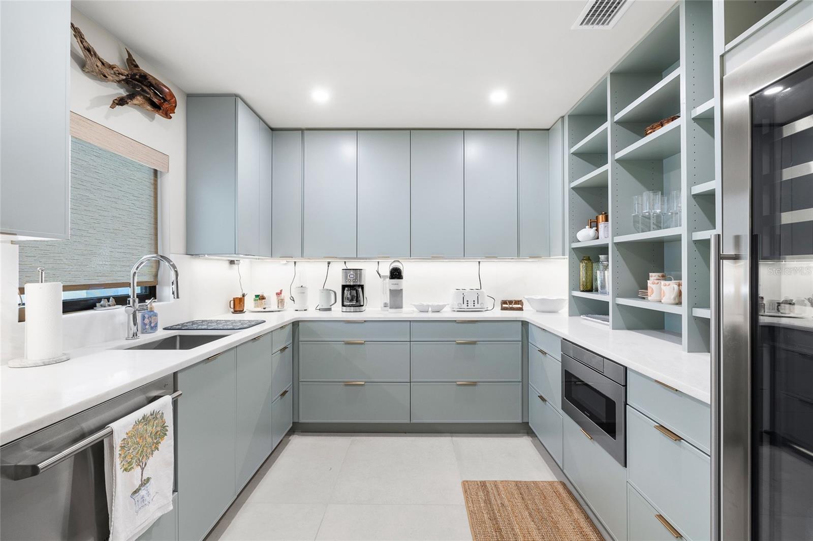 Listing photo id 12 for 515 Green Dolphin Drive S