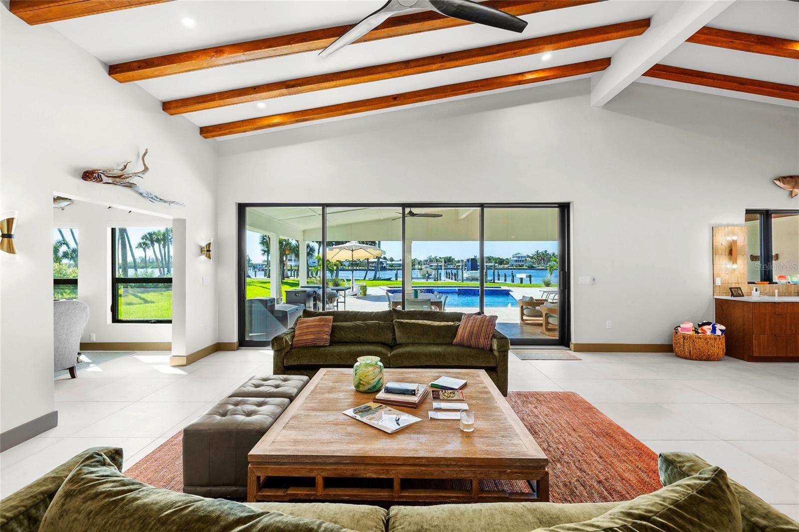 Listing photo id 14 for 515 Green Dolphin Drive S