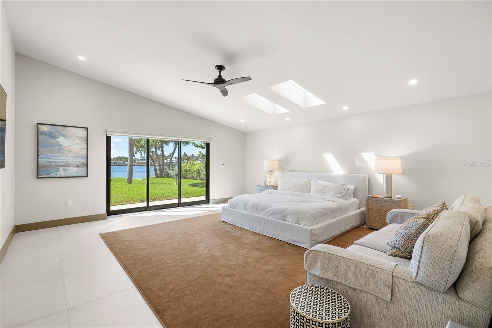 Listing photo id 17 for 515 Green Dolphin Drive S