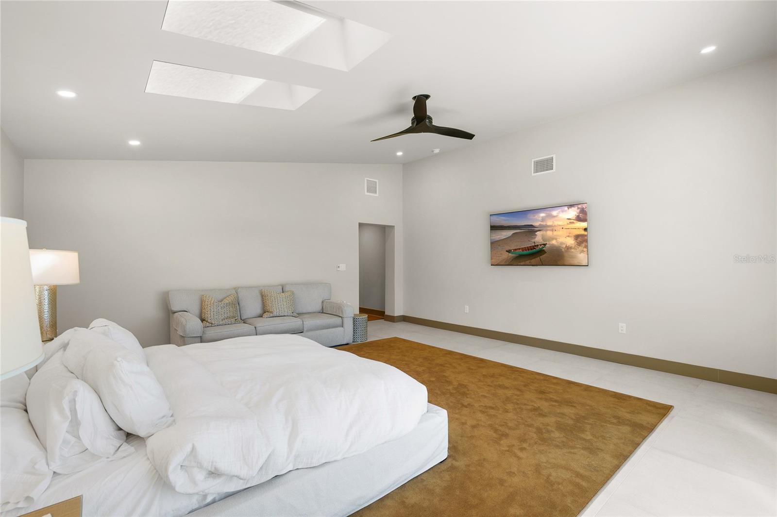 Listing photo id 19 for 515 Green Dolphin Drive S