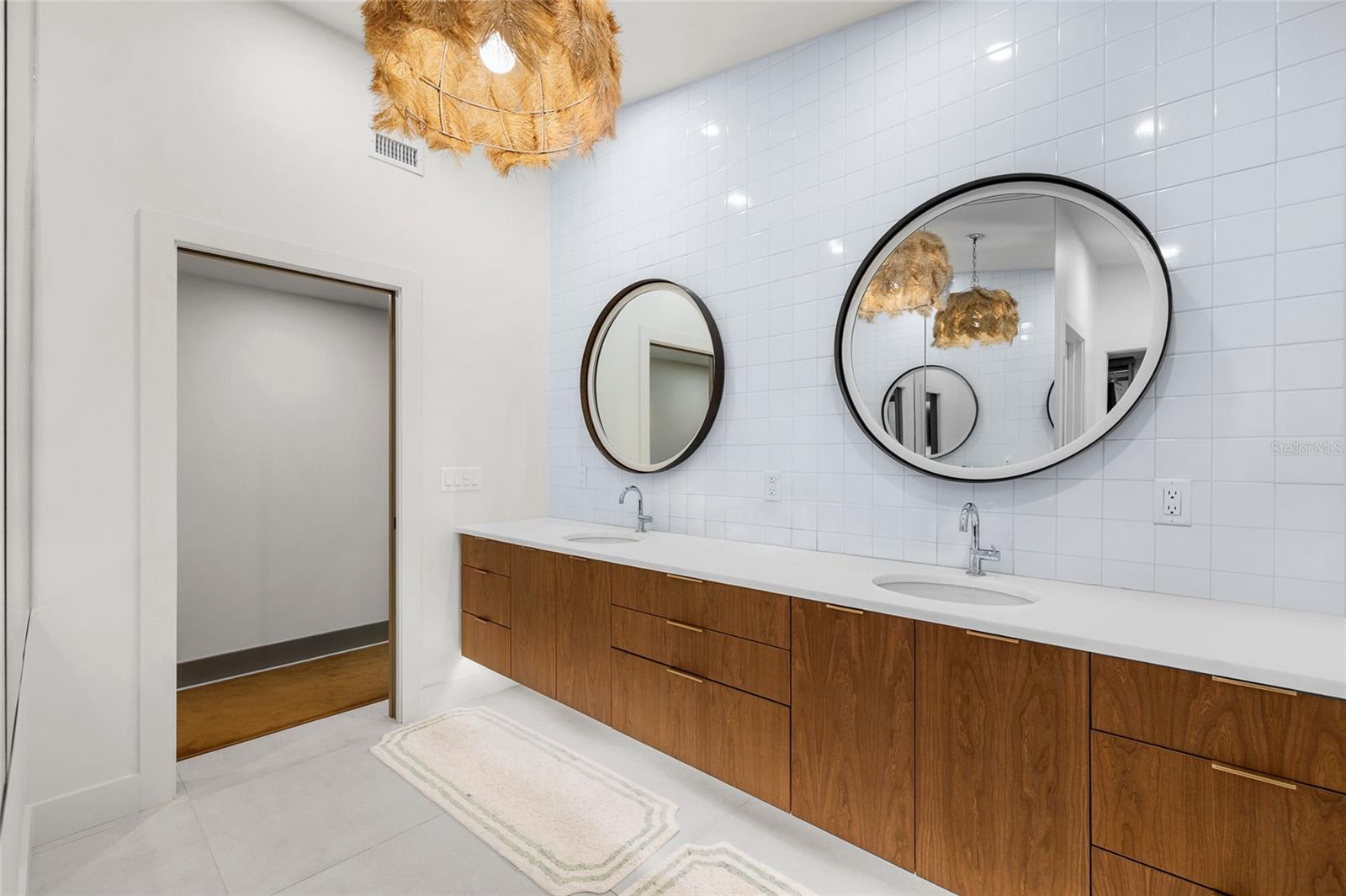 Listing photo id 20 for 515 Green Dolphin Drive S