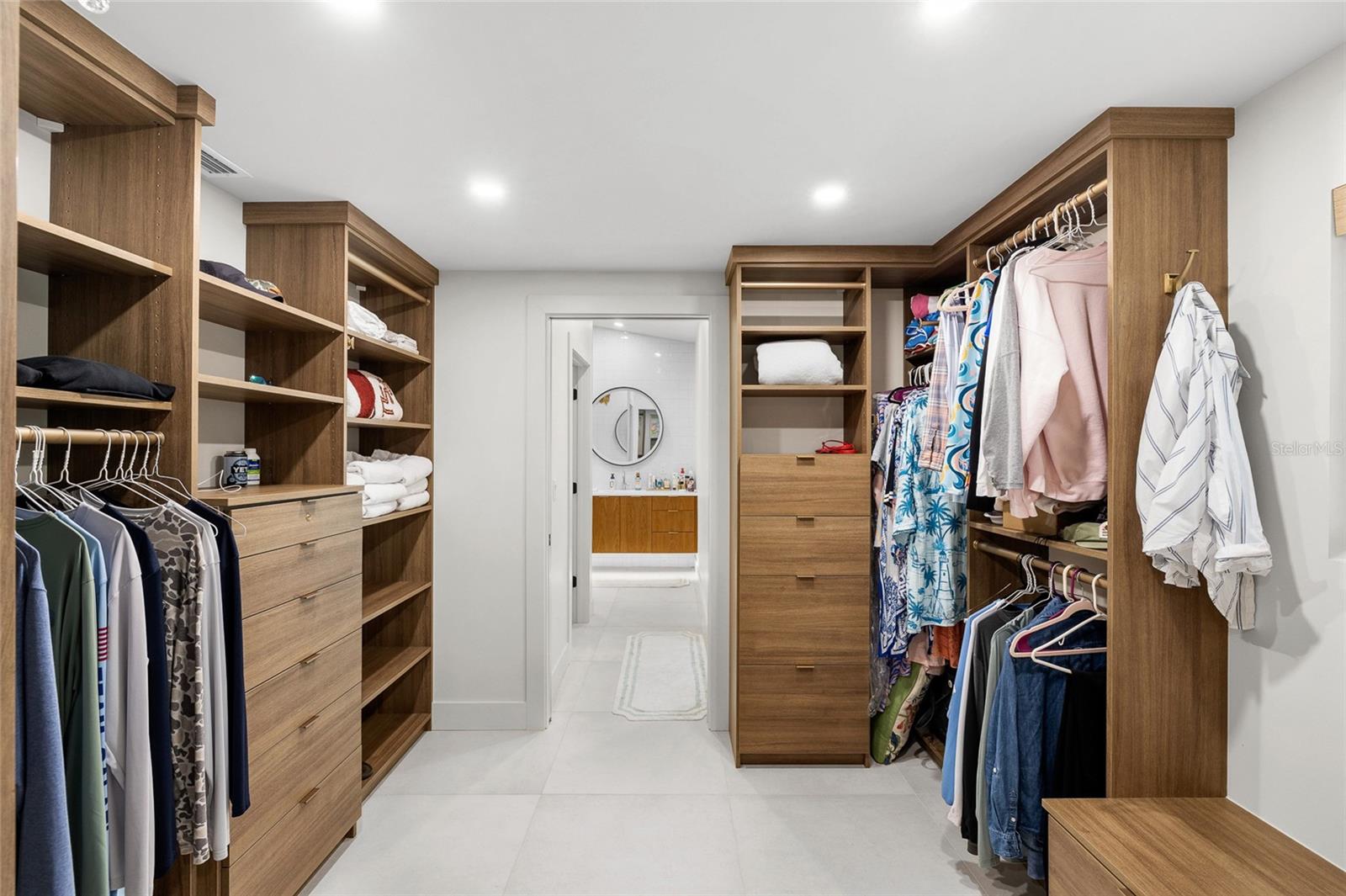 Listing photo id 23 for 515 Green Dolphin Drive S