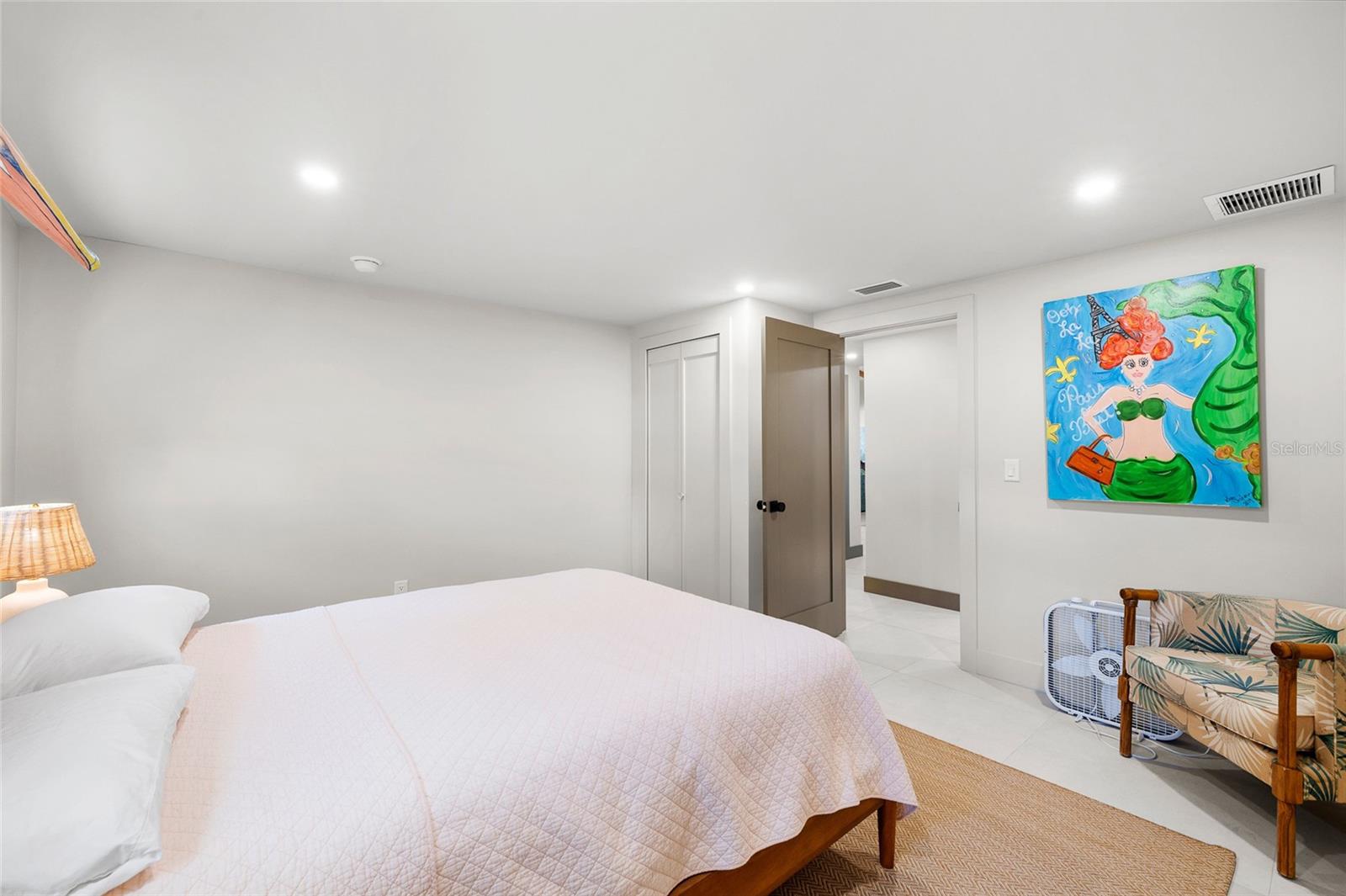 Listing photo id 25 for 515 Green Dolphin Drive S