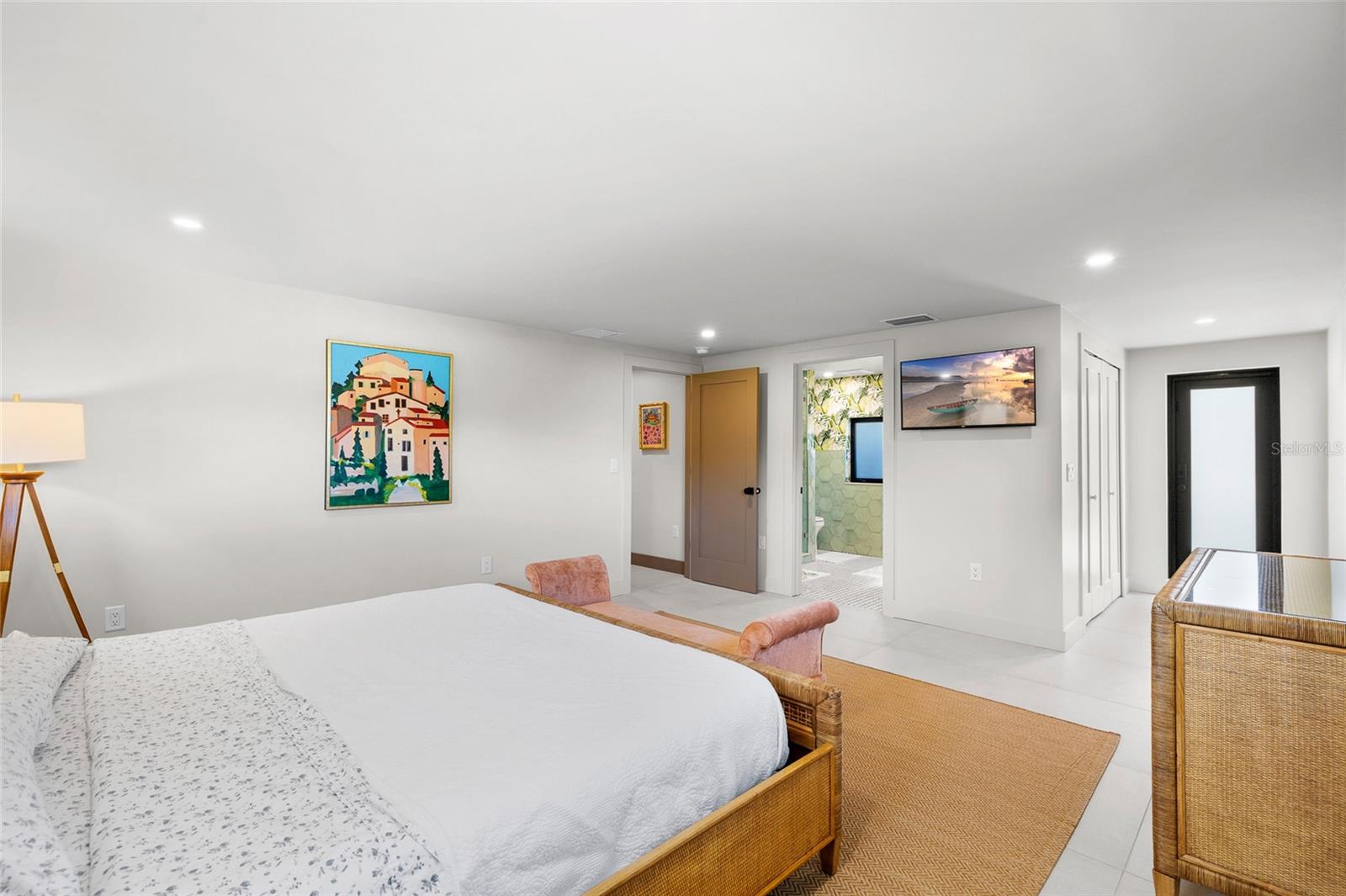 Listing photo id 30 for 515 Green Dolphin Drive S