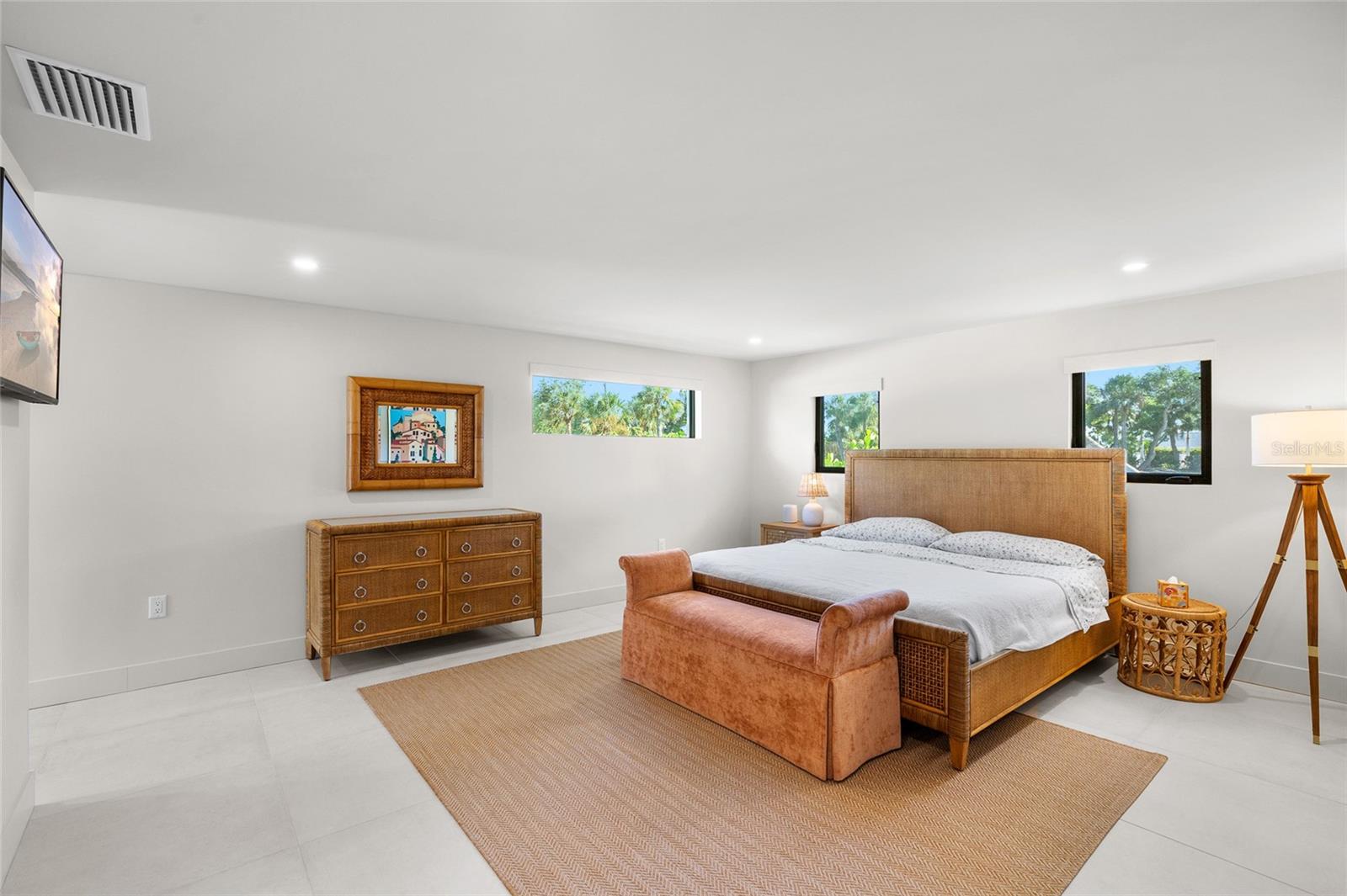 Listing photo id 32 for 515 Green Dolphin Drive S