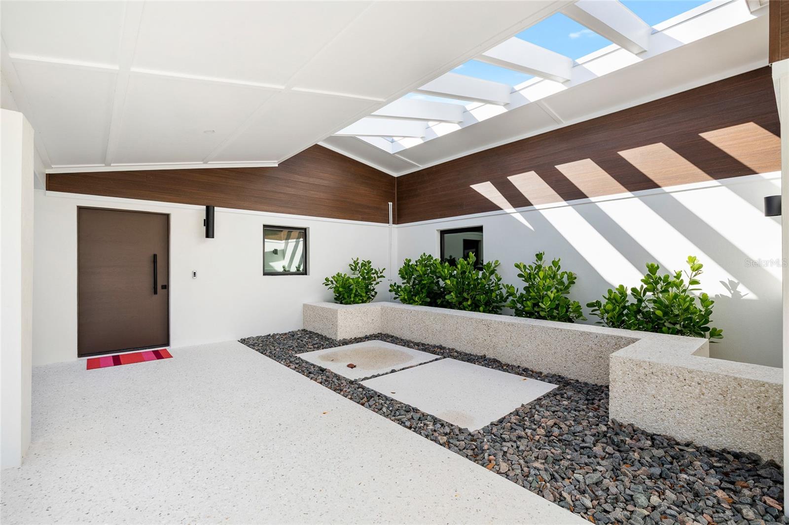 Listing photo id 2 for 515 Green Dolphin Drive S