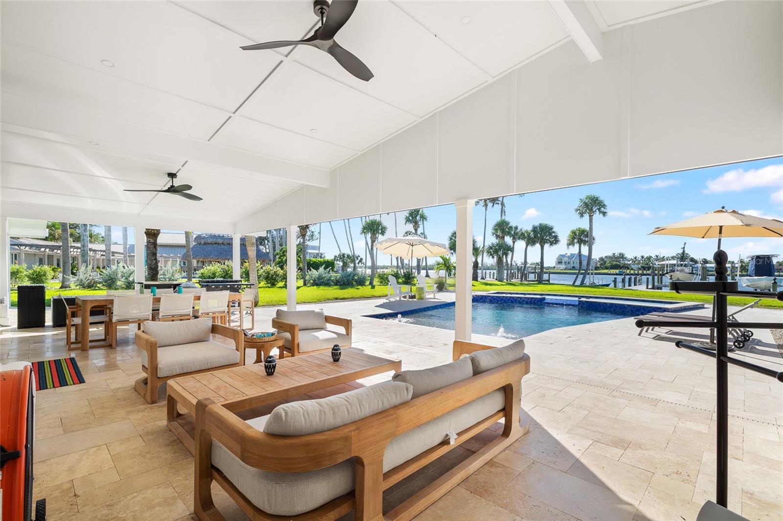 Listing photo id 38 for 515 Green Dolphin Drive S