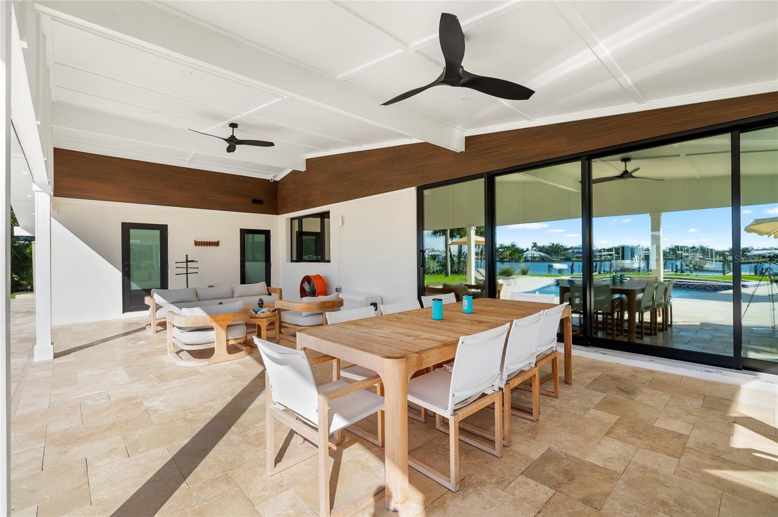 Listing photo id 39 for 515 Green Dolphin Drive S