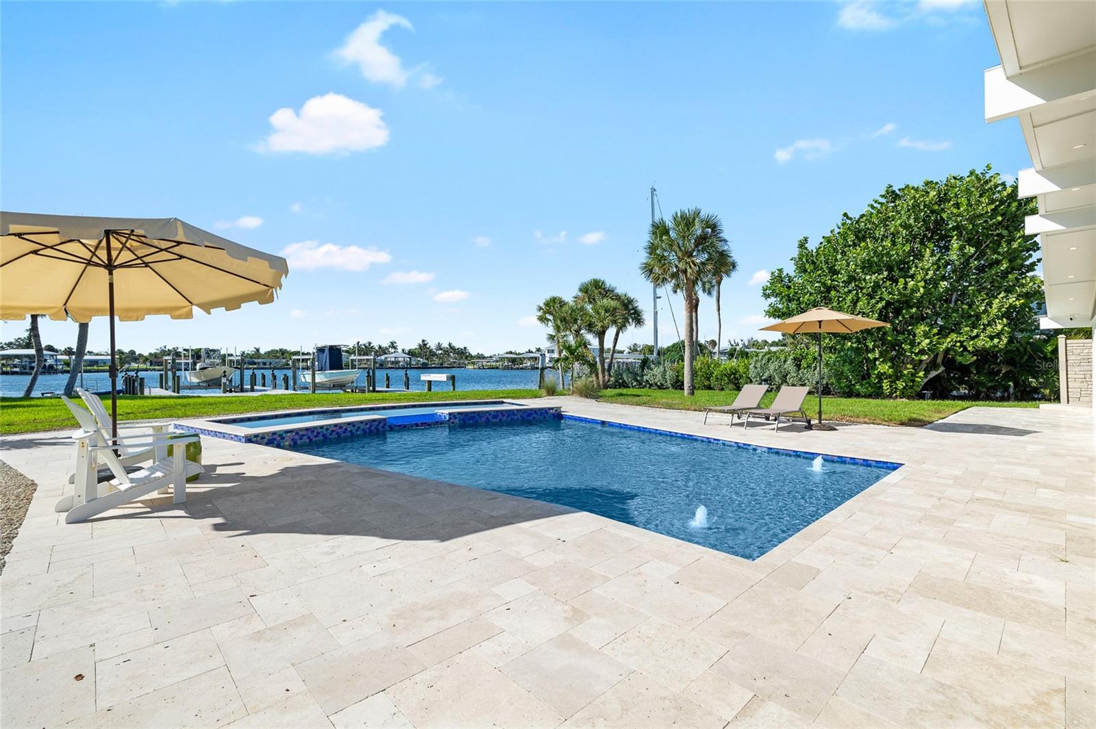 Listing photo id 41 for 515 Green Dolphin Drive S