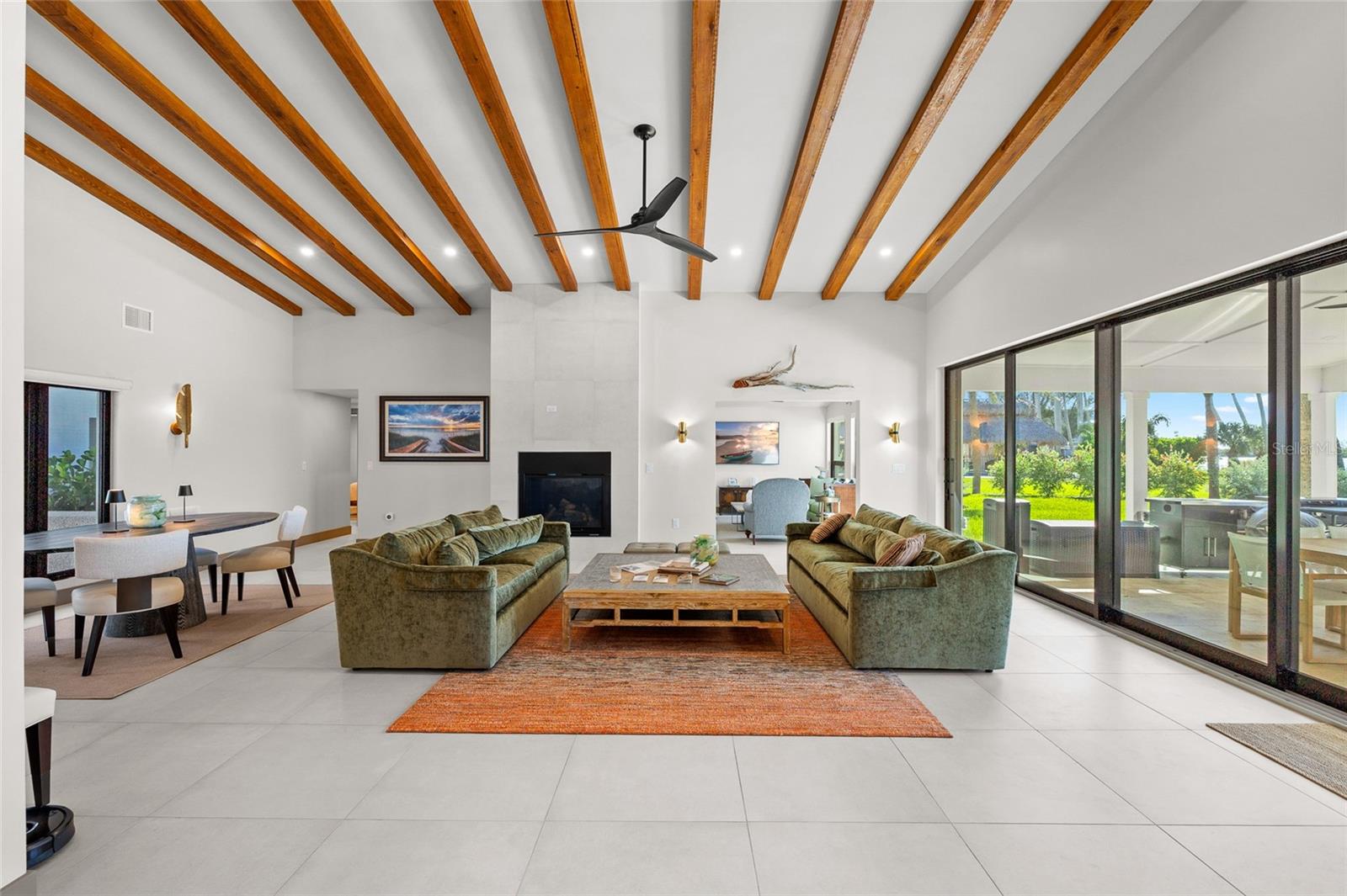 Listing photo id 3 for 515 Green Dolphin Drive S