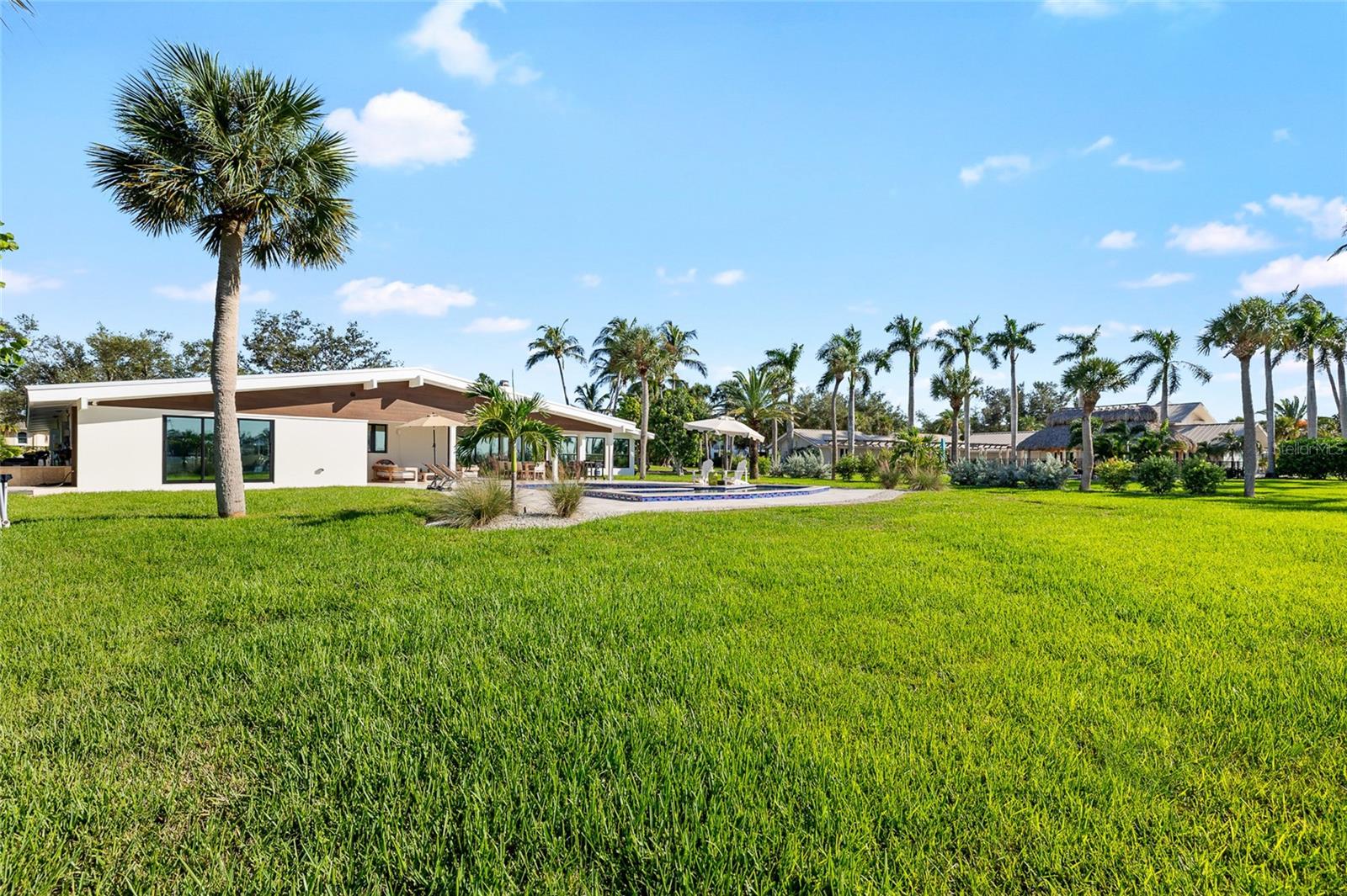 Listing photo id 48 for 515 Green Dolphin Drive S