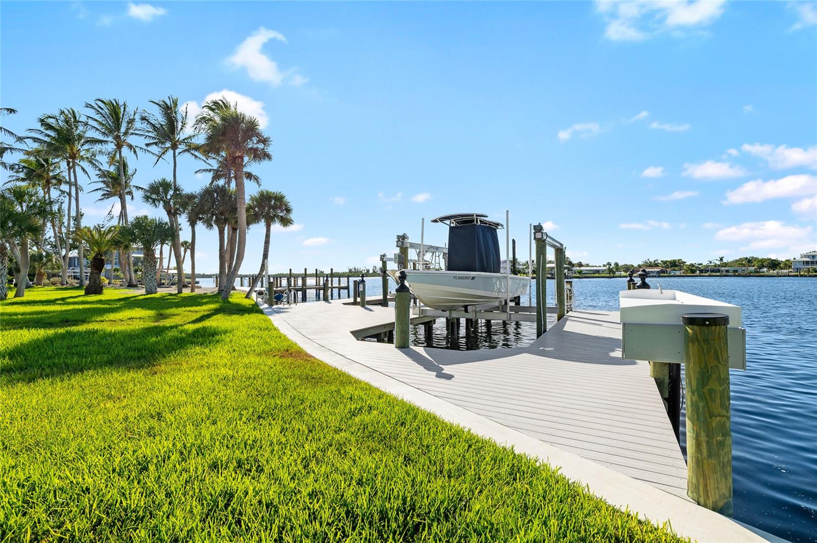 Listing photo id 52 for 515 Green Dolphin Drive S