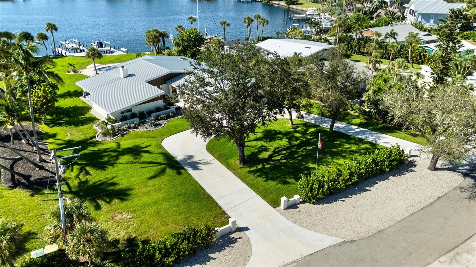 Listing photo id 58 for 515 Green Dolphin Drive S