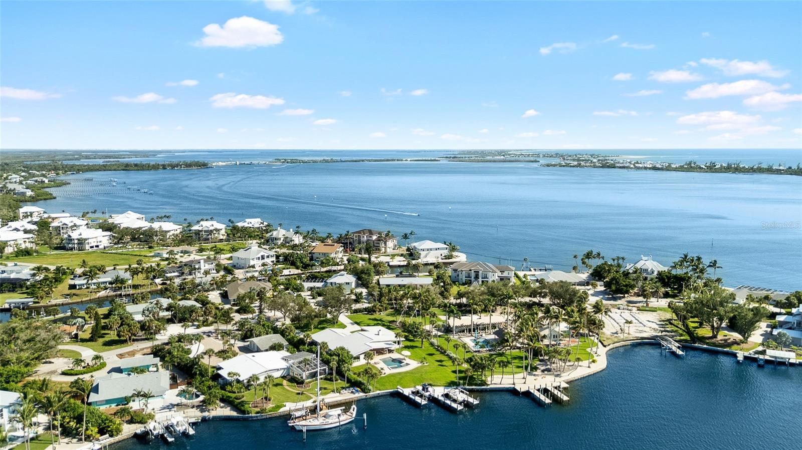 Listing photo id 63 for 515 Green Dolphin Drive S