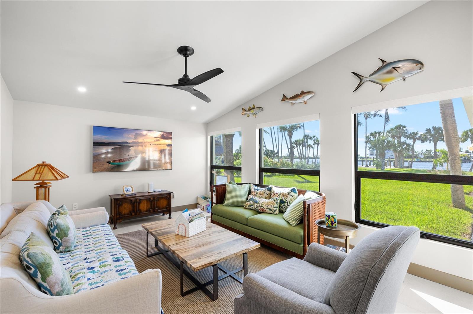 Listing photo id 5 for 515 Green Dolphin Drive S