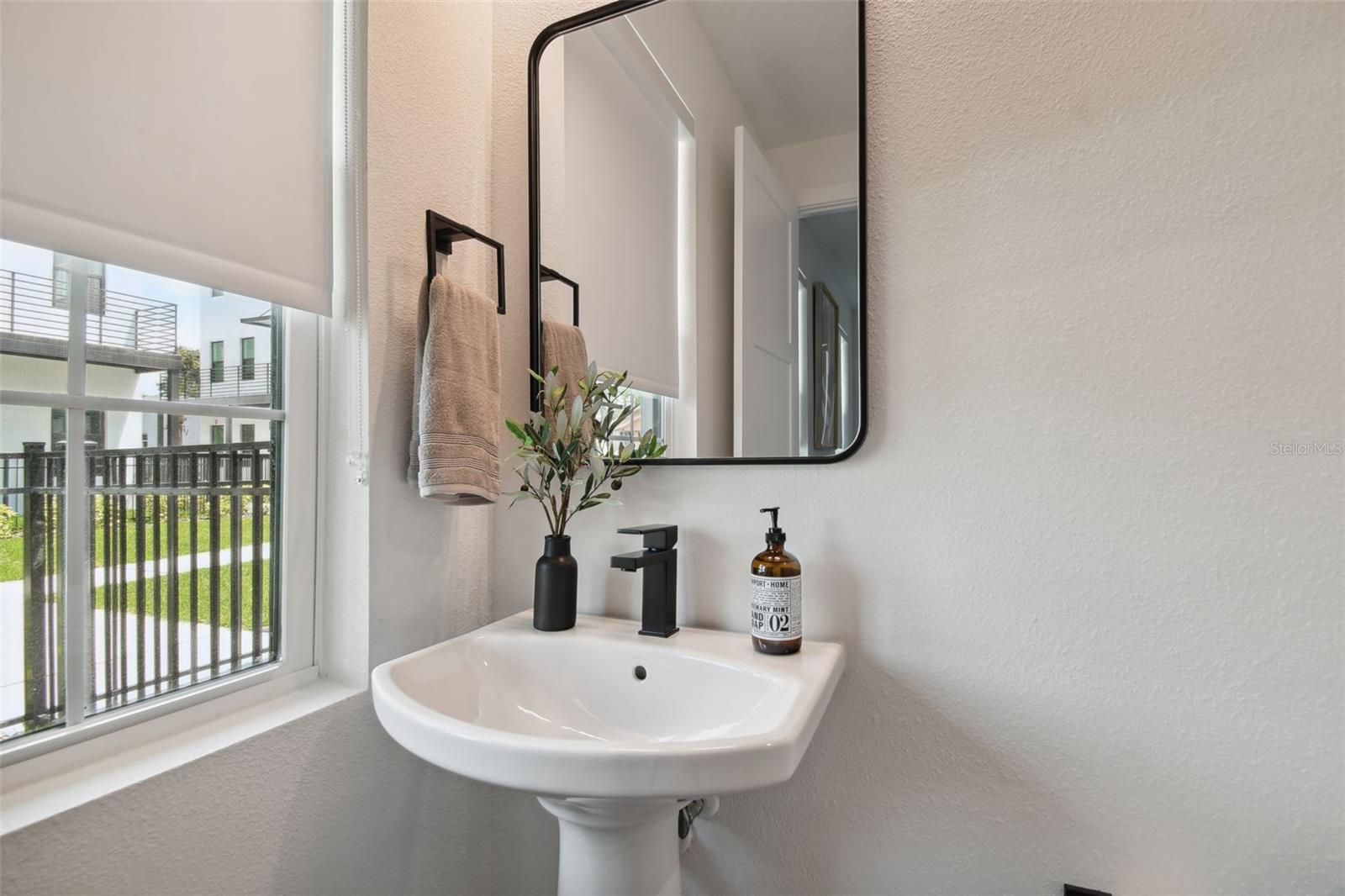 Image 16 of 69 For 2718 5th Avenue S