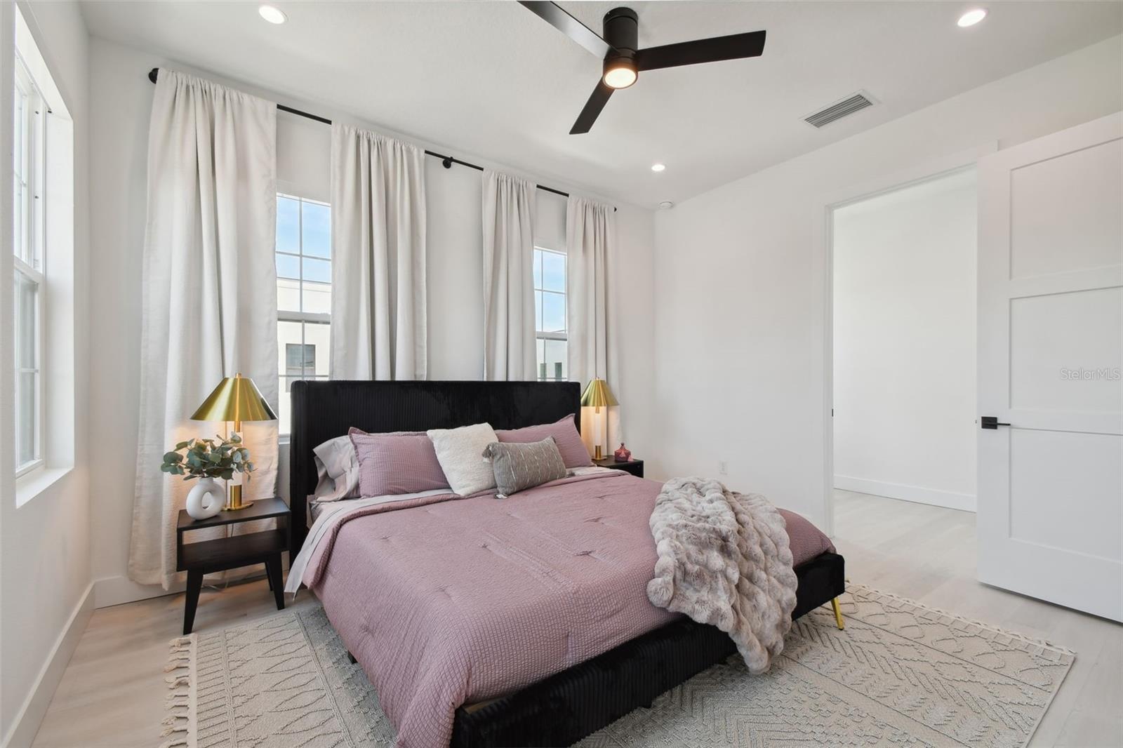 Image 6 of 69 For 2718 5th Avenue S